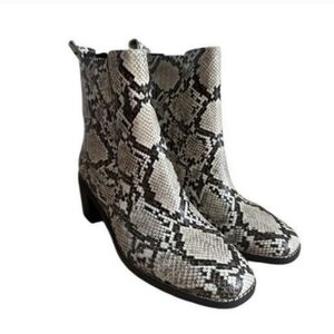 Nordstrom Hazina Snakeskin Ankle Boots Size 11 NWOB